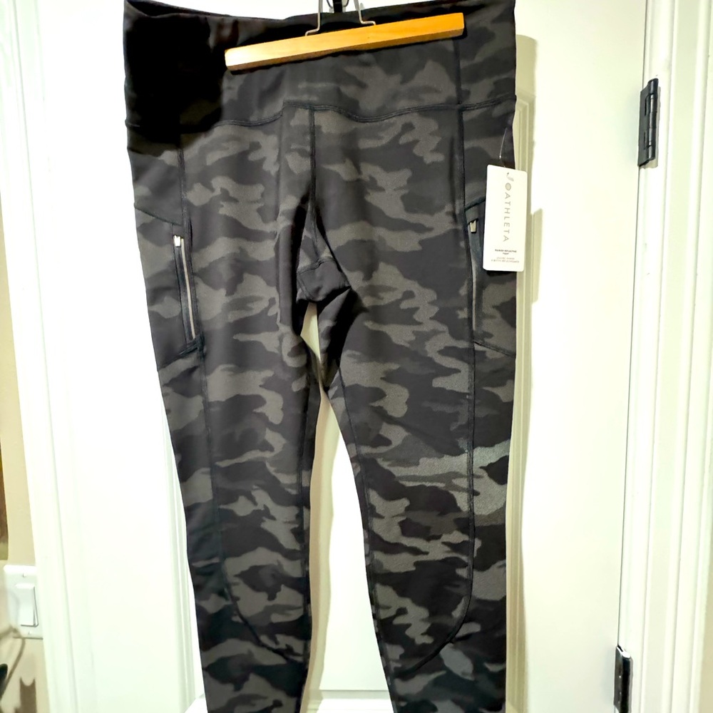 ✨SALE✨ NEW WITH TAGS Athleta Rainier Reflective 2XL